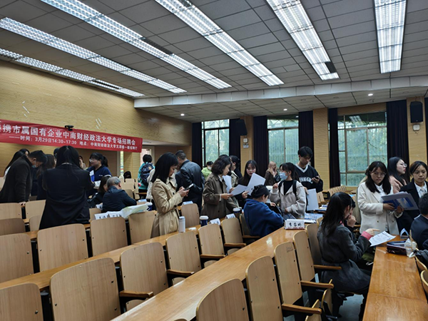 1681096388200915.png 綿陽機(jī)場“獵才行動(dòng)”:走進(jìn)高校 職等你來2.png