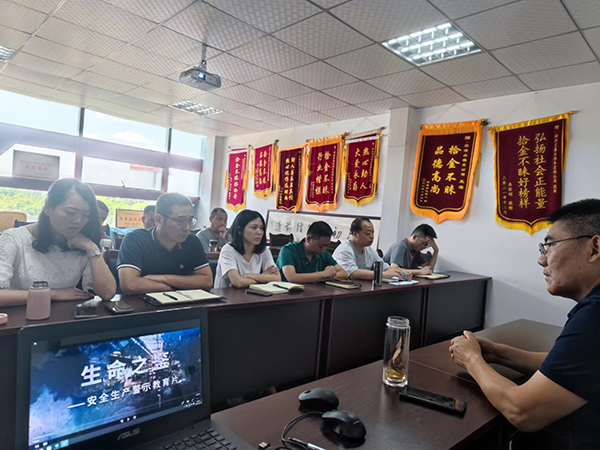 1685437750123582.png 空港出租車公司觀看學(xué)習(xí)《生命之鑒》警示教育片.png