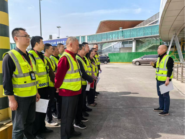 綿陽機(jī)場(chǎng)開展機(jī)坪航班保障全流程聯(lián)合檢查丨筑牢安全運(yùn)行防線